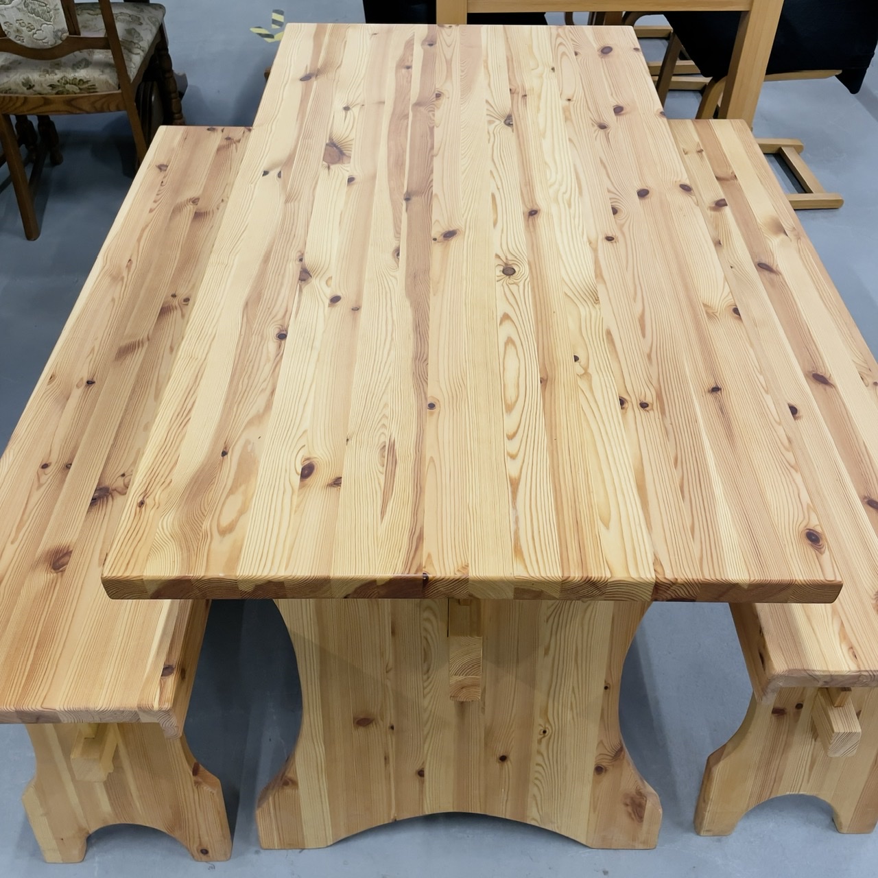 Tisch + 2 Holzbänke – eigene Herstellung auf Anfrage